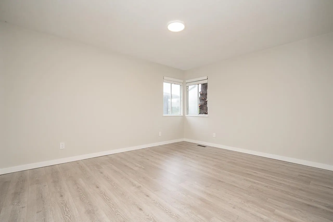 13015 Summerhill Crescent