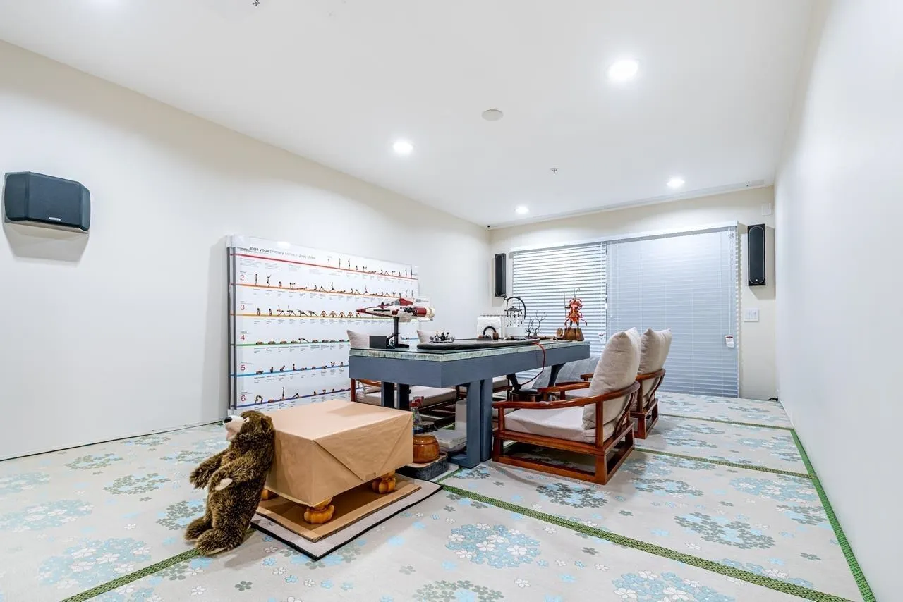 6386 Larkin Drive