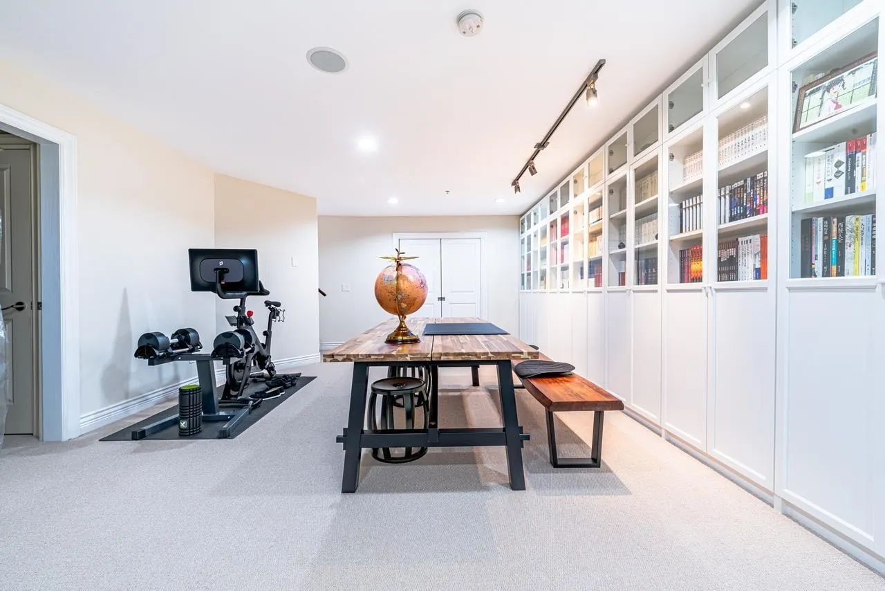 6386 Larkin Drive