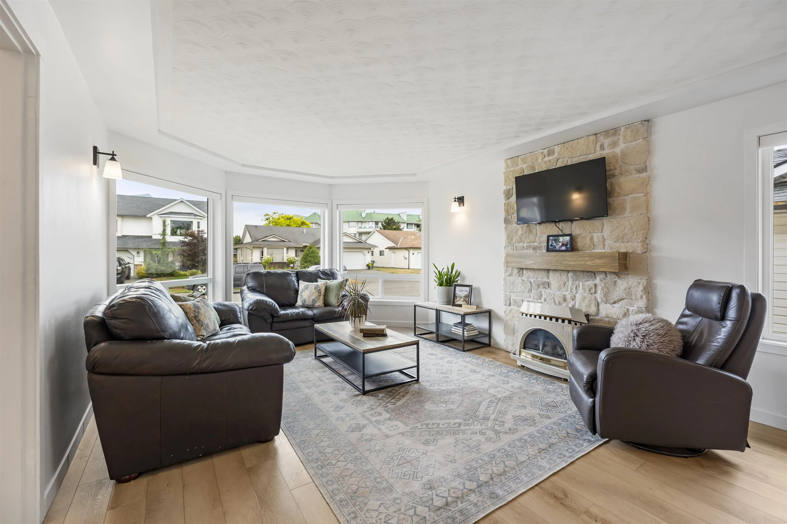 7601 Sapphire Drive