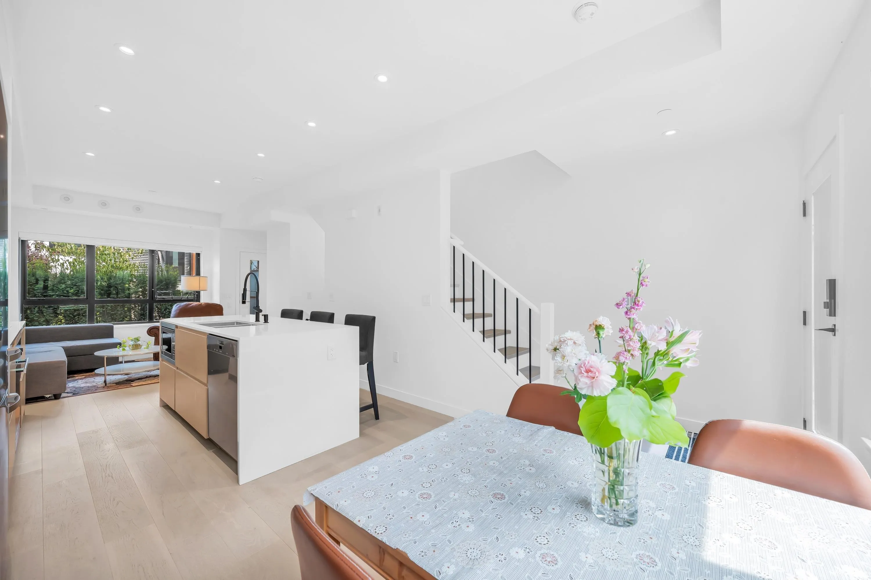 526 W 28th Avenue #23