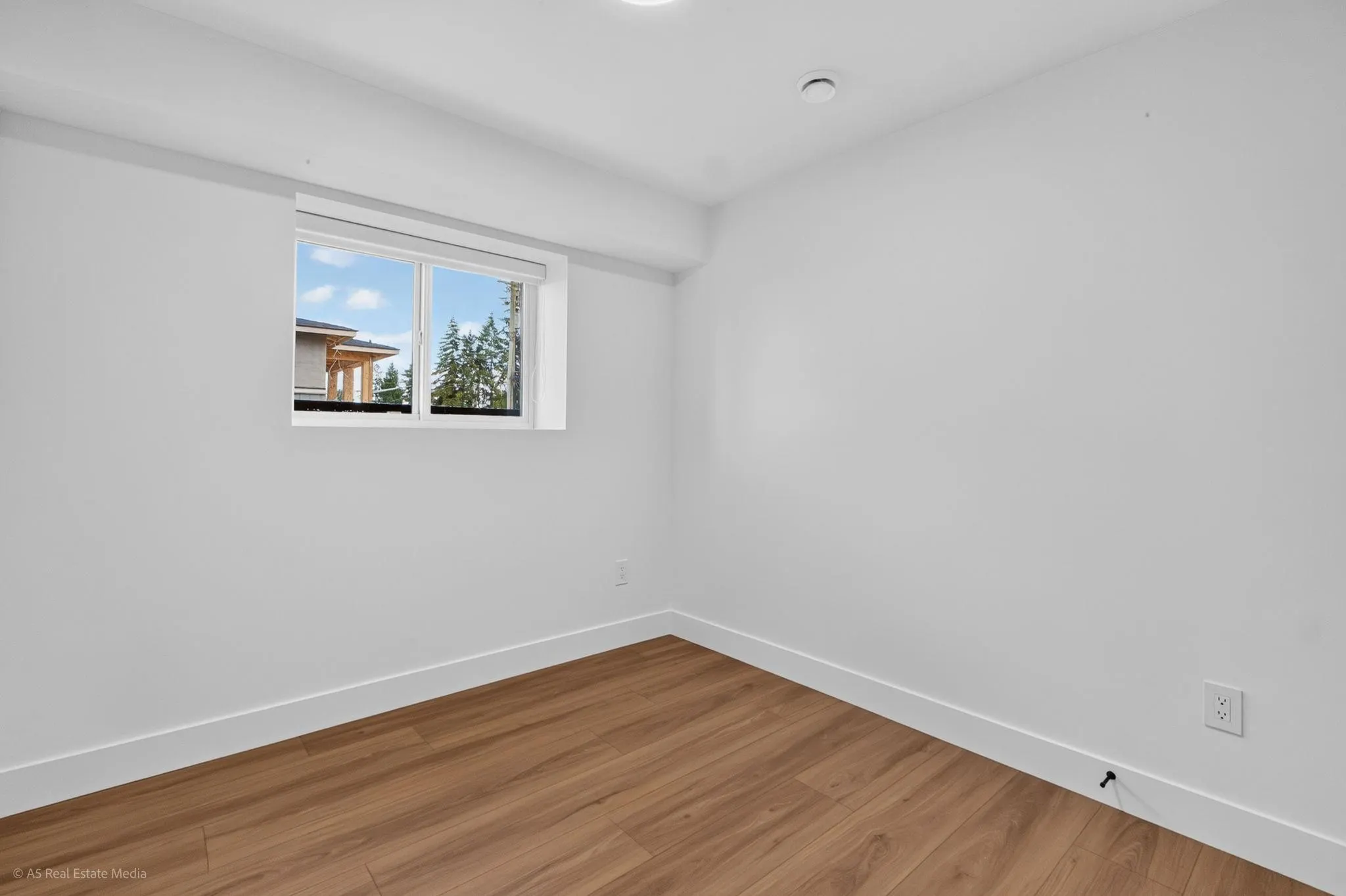 5642 144 St Street #101