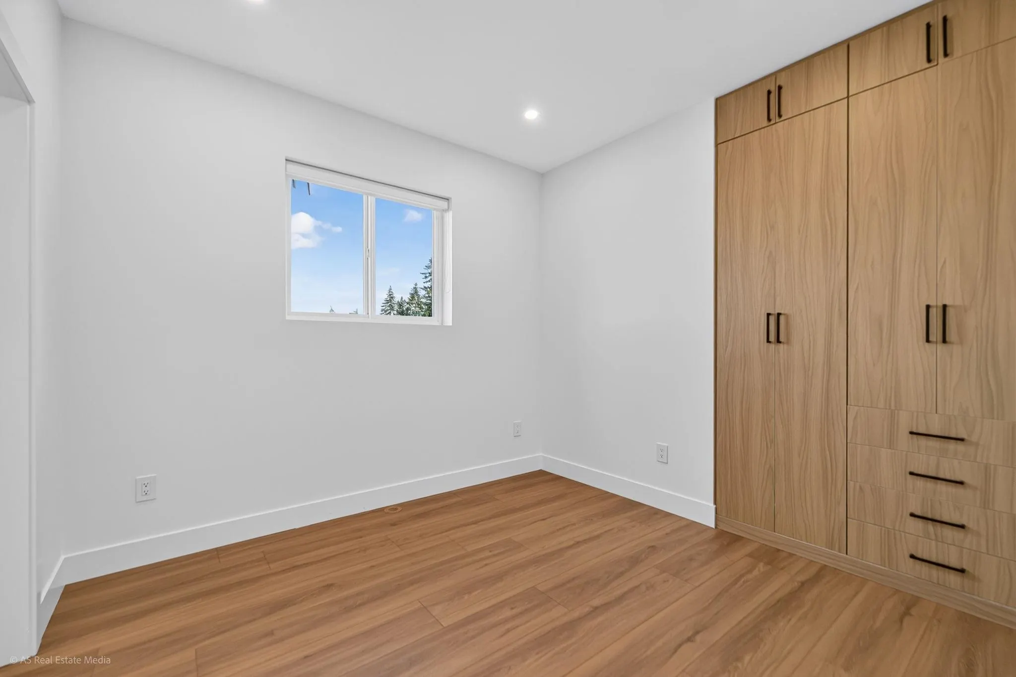 5642 144 St Street #101