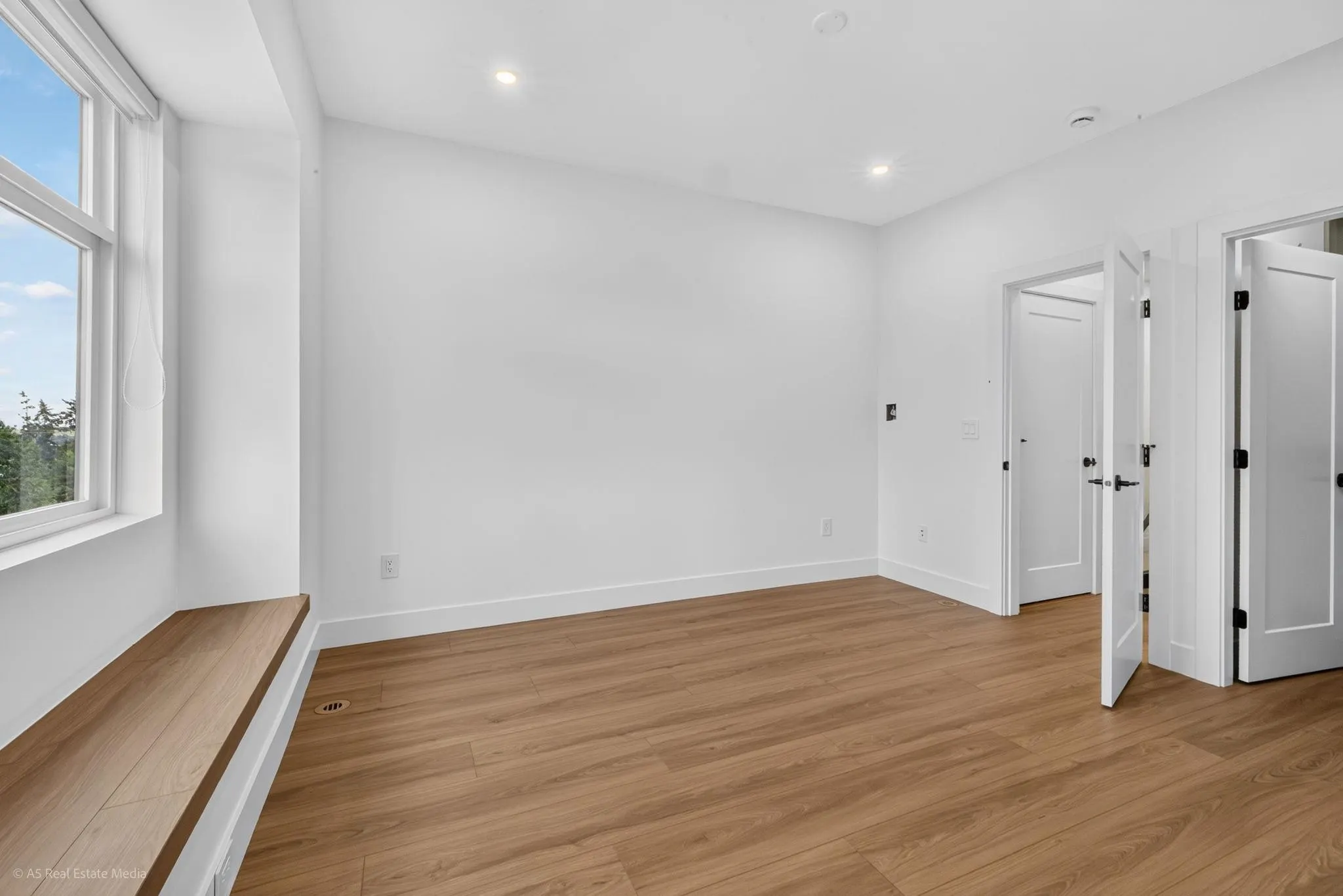 5642 144 St Street #102