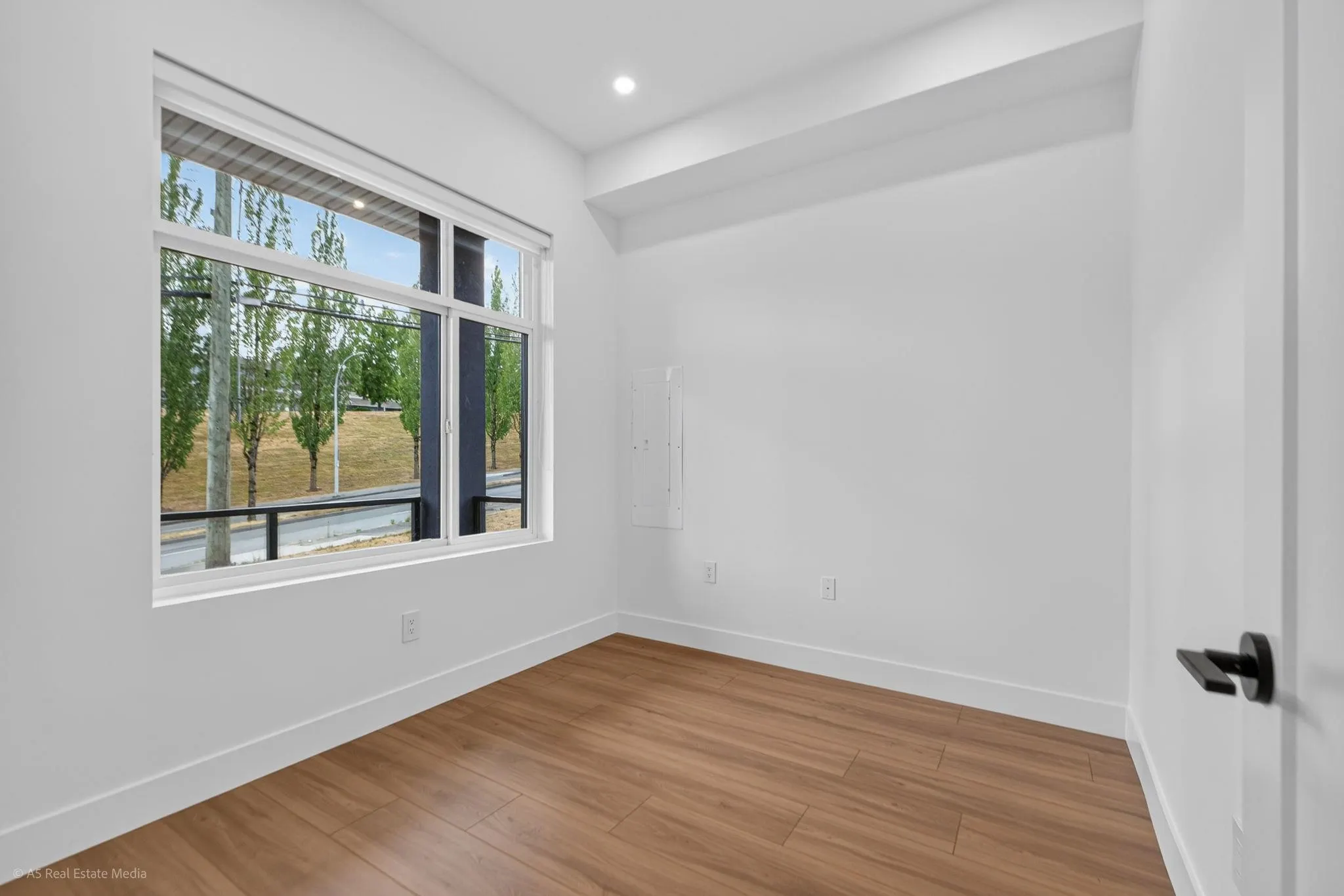 5642 144 St Street #102