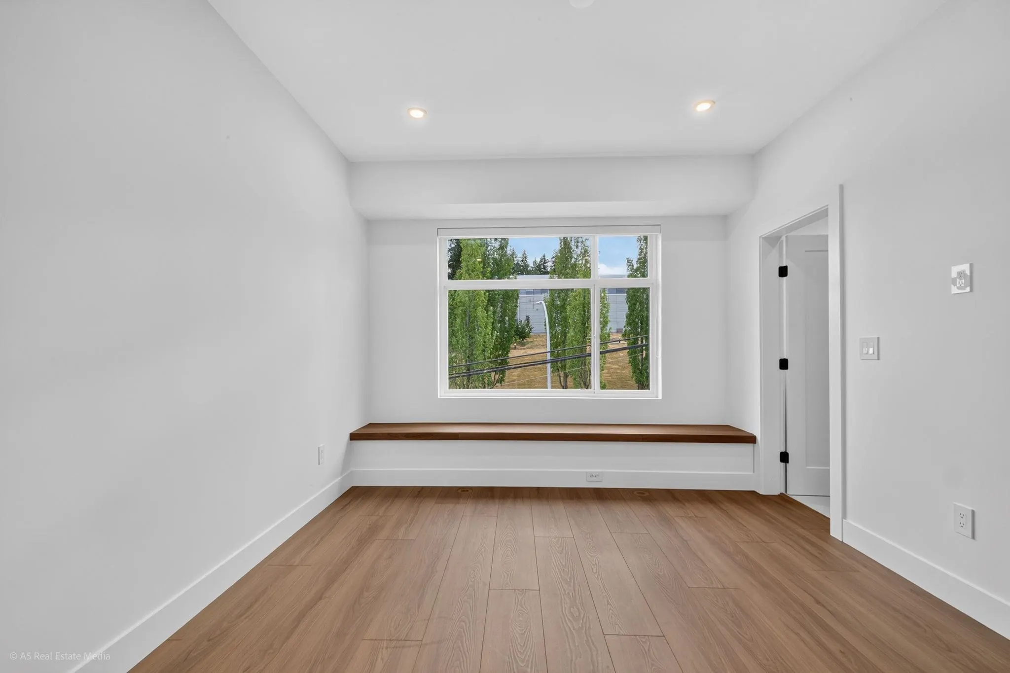 5642 144 St Street #102