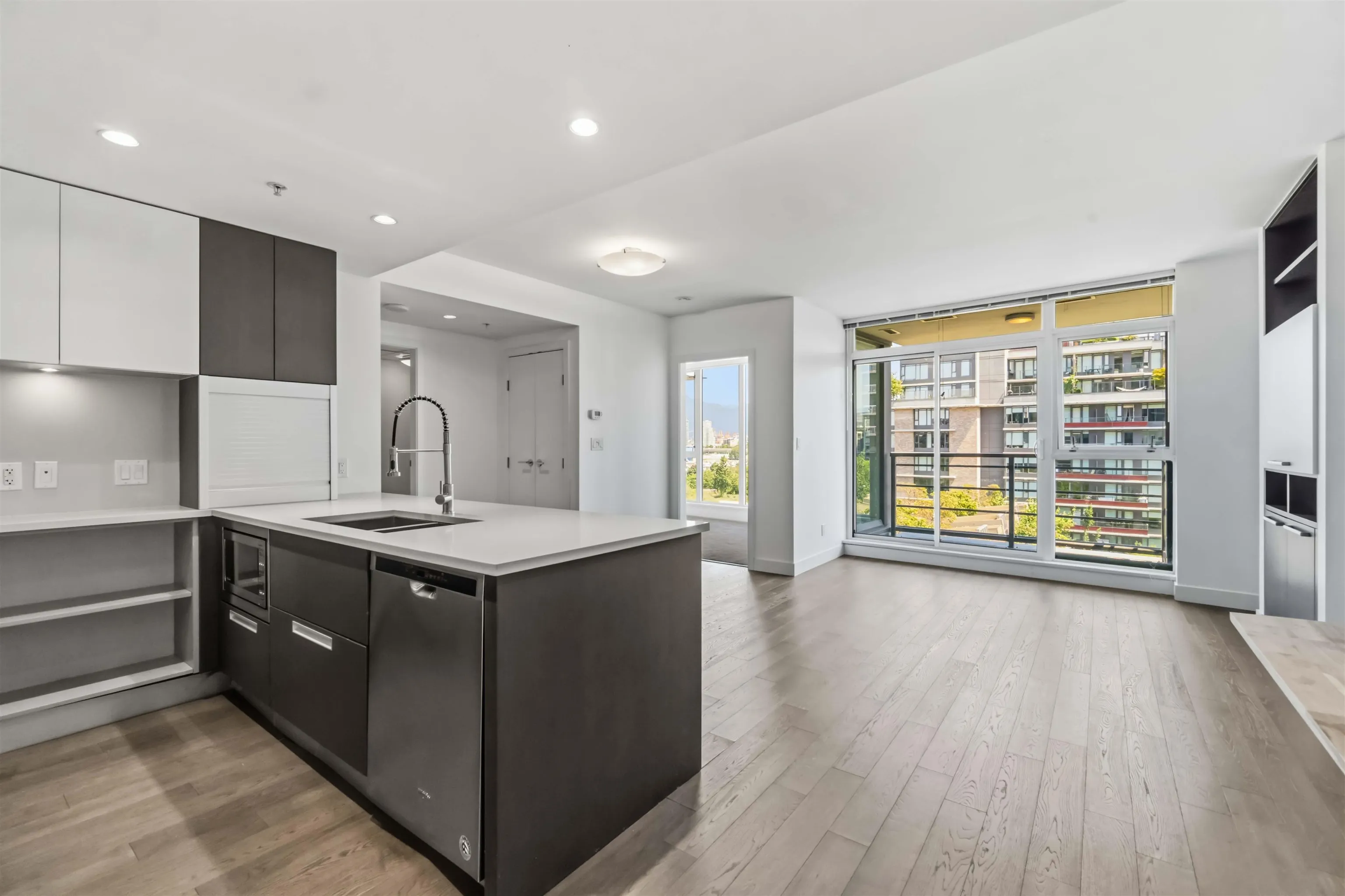 288 W 1st Avenue #808