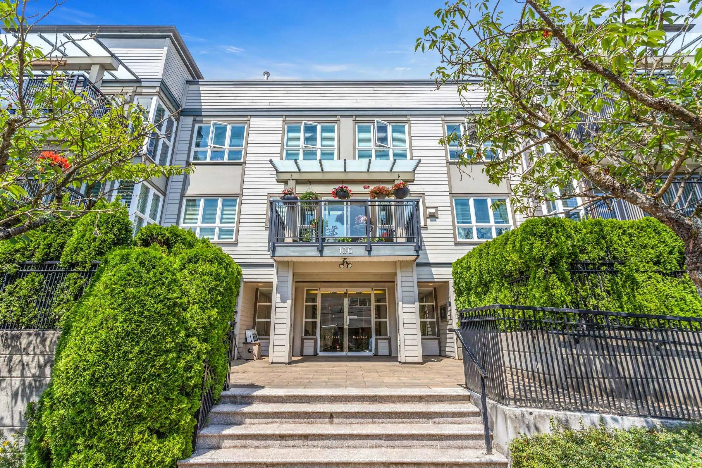 106 W Kings Road #403