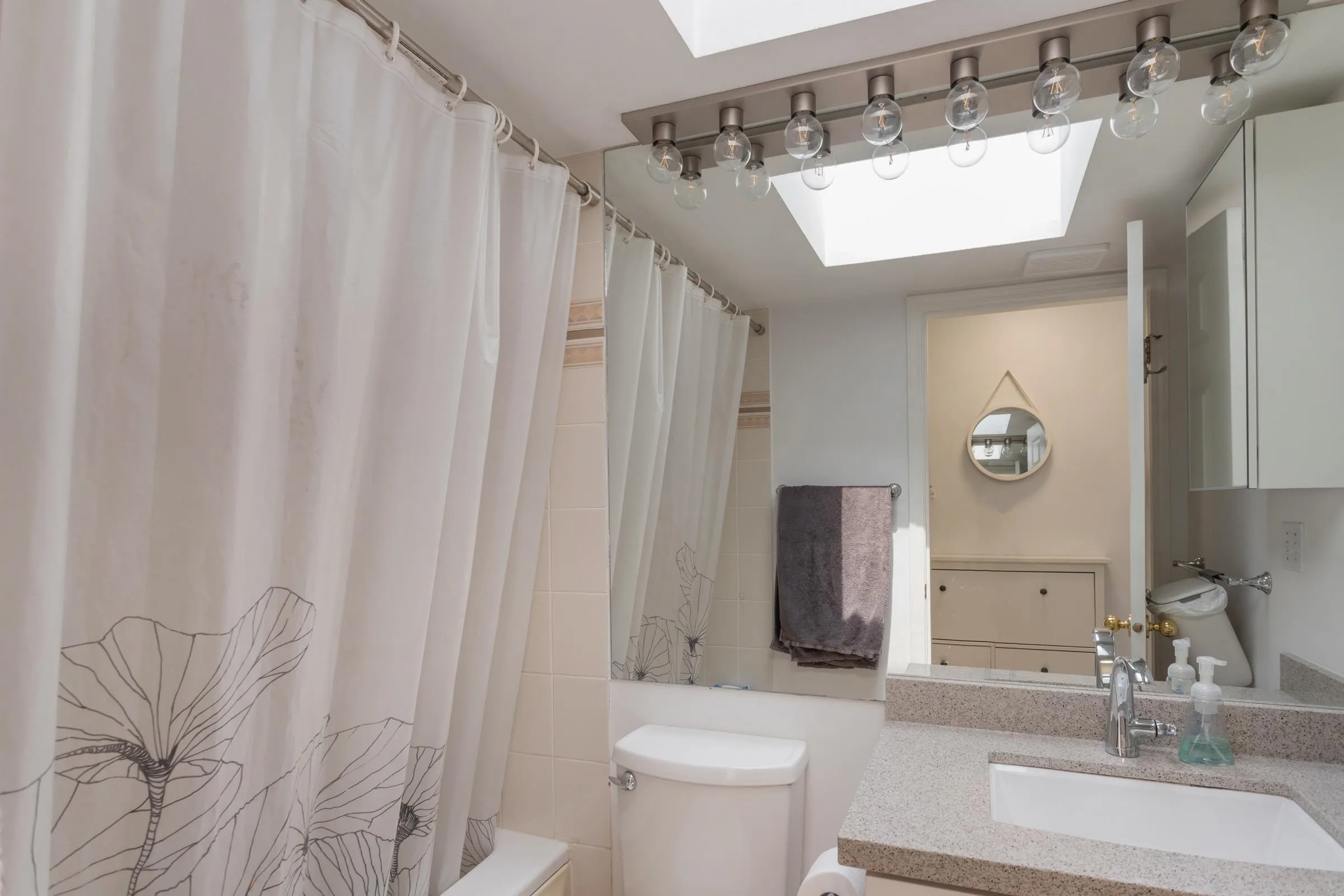 106 W Kings Road #403