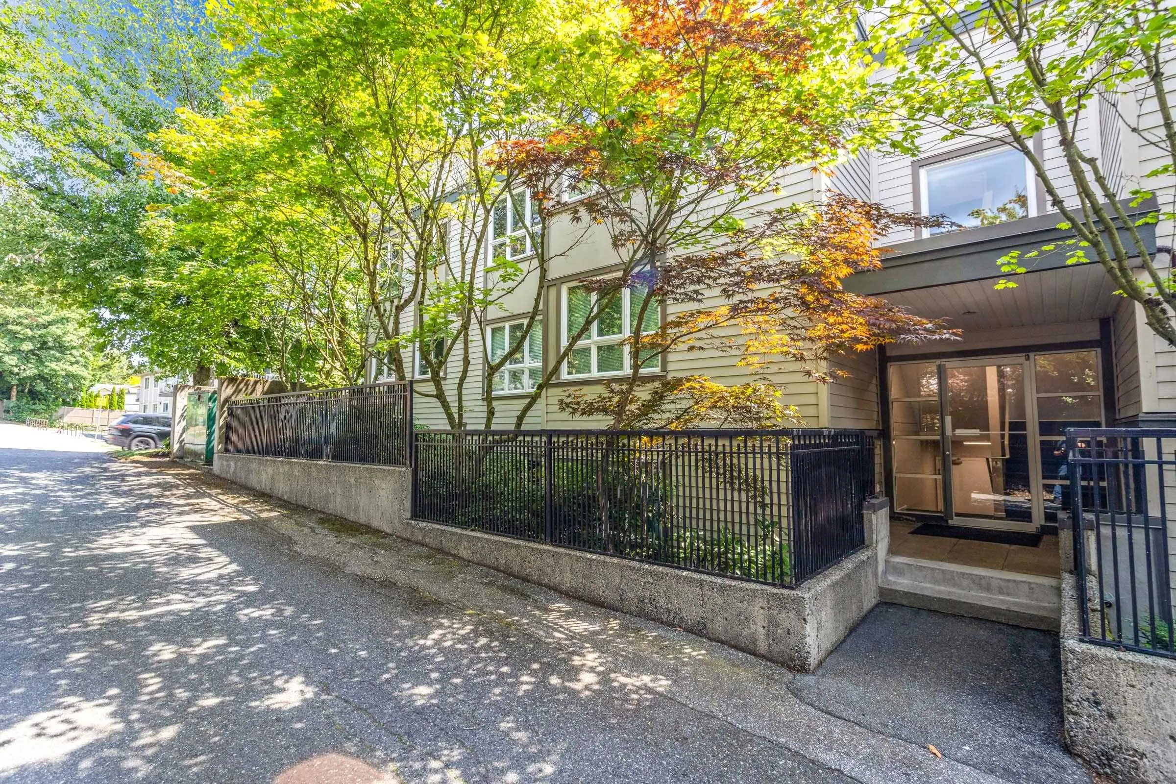 106 W Kings Road #403