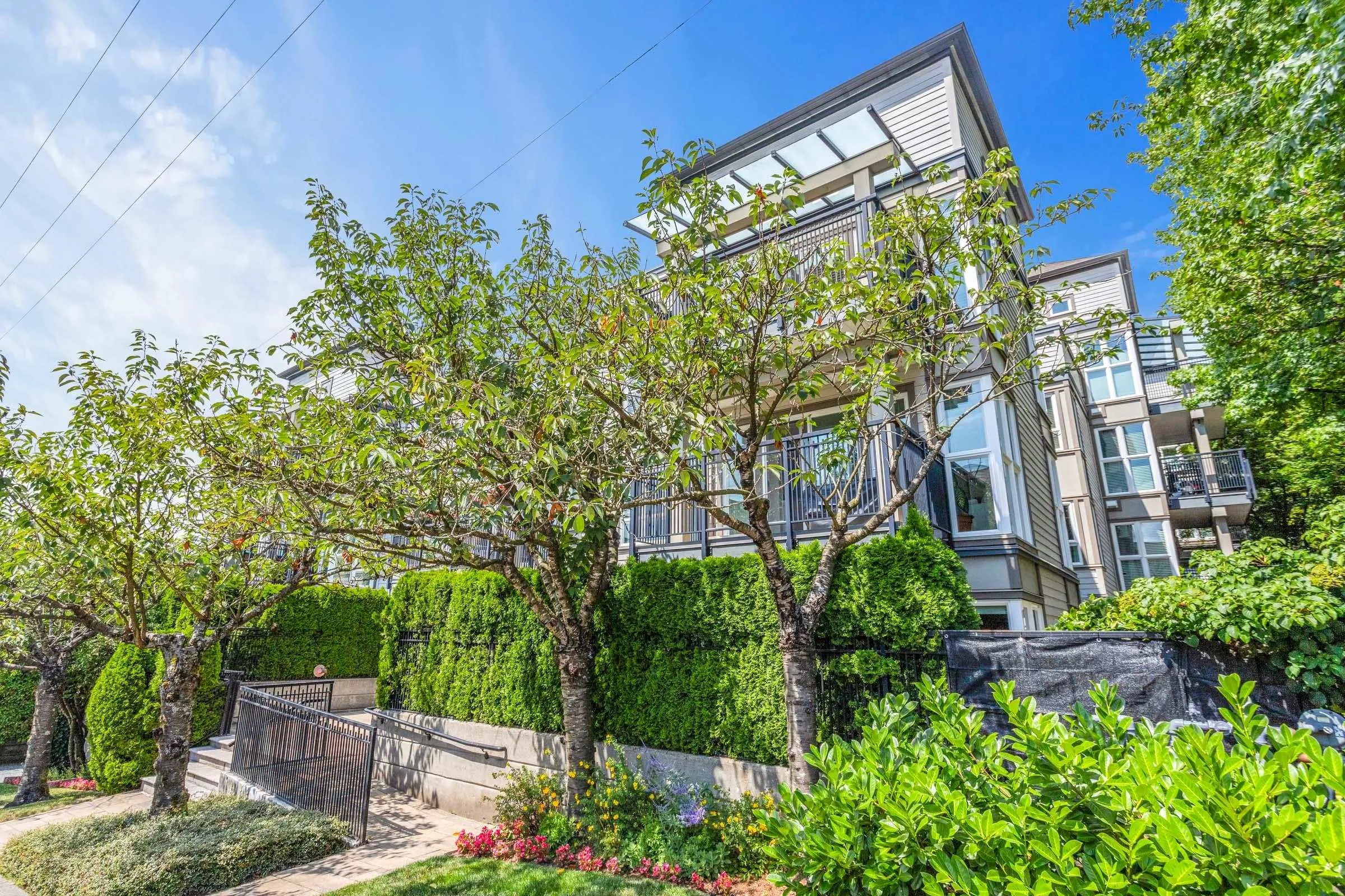 106 W Kings Road #403