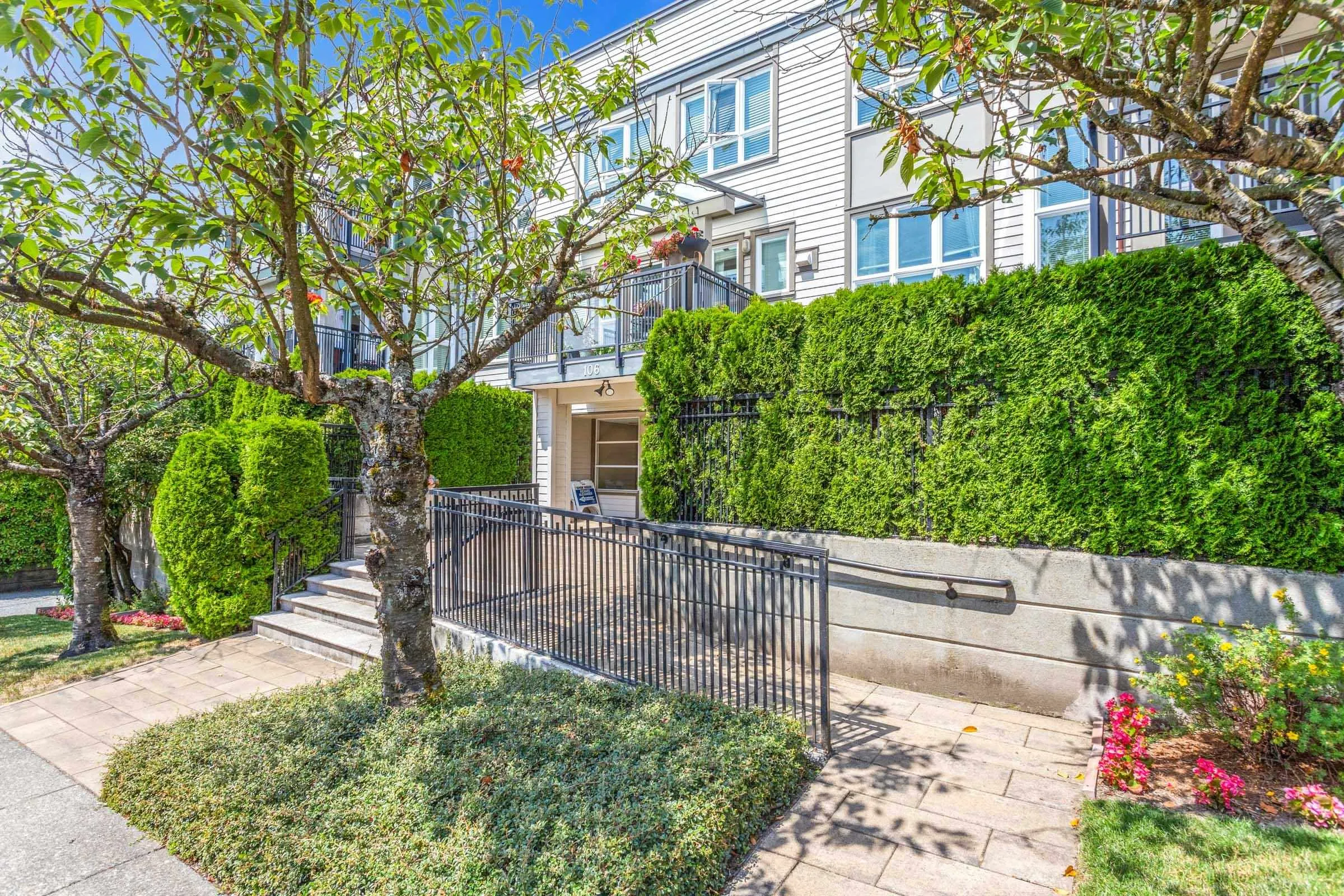 106 W Kings Road #403