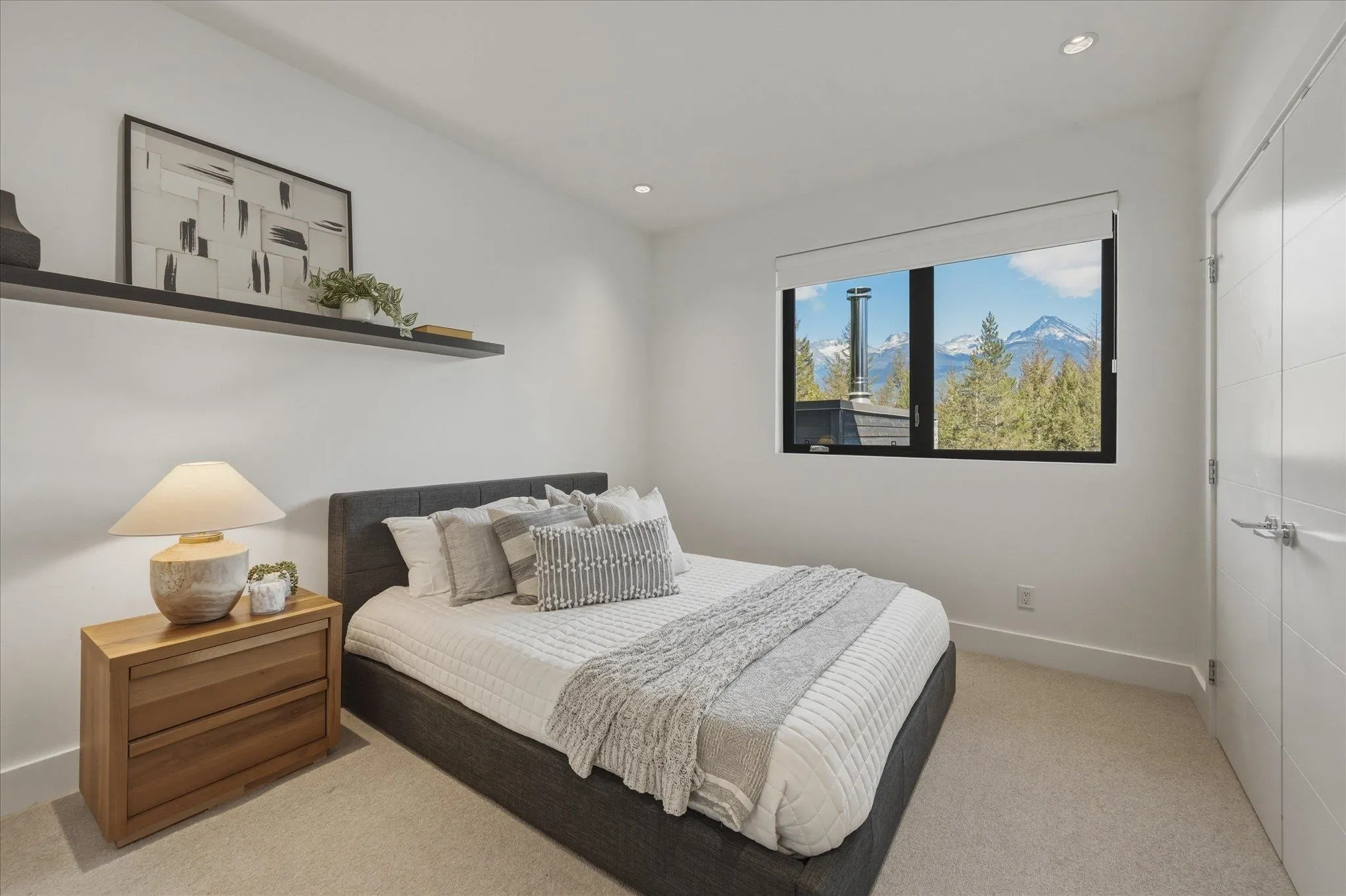 8206 Mountain View Drive