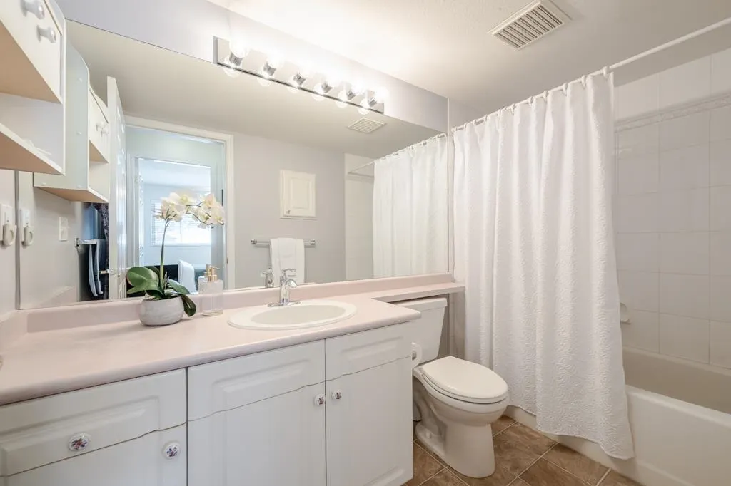 20727 Douglas Crescent #101