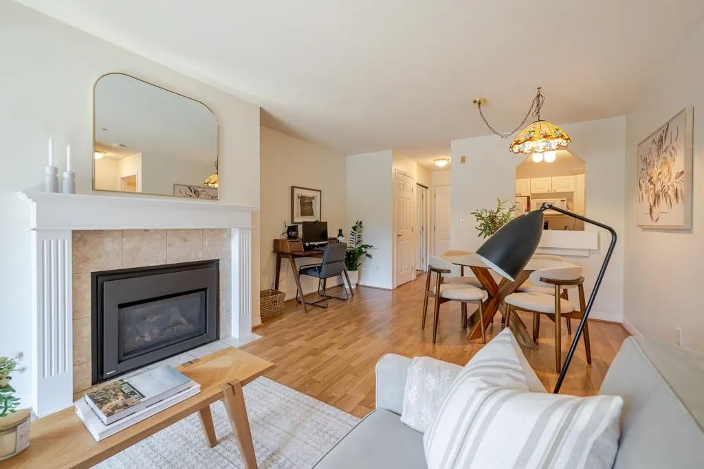 20727 Douglas Crescent #101