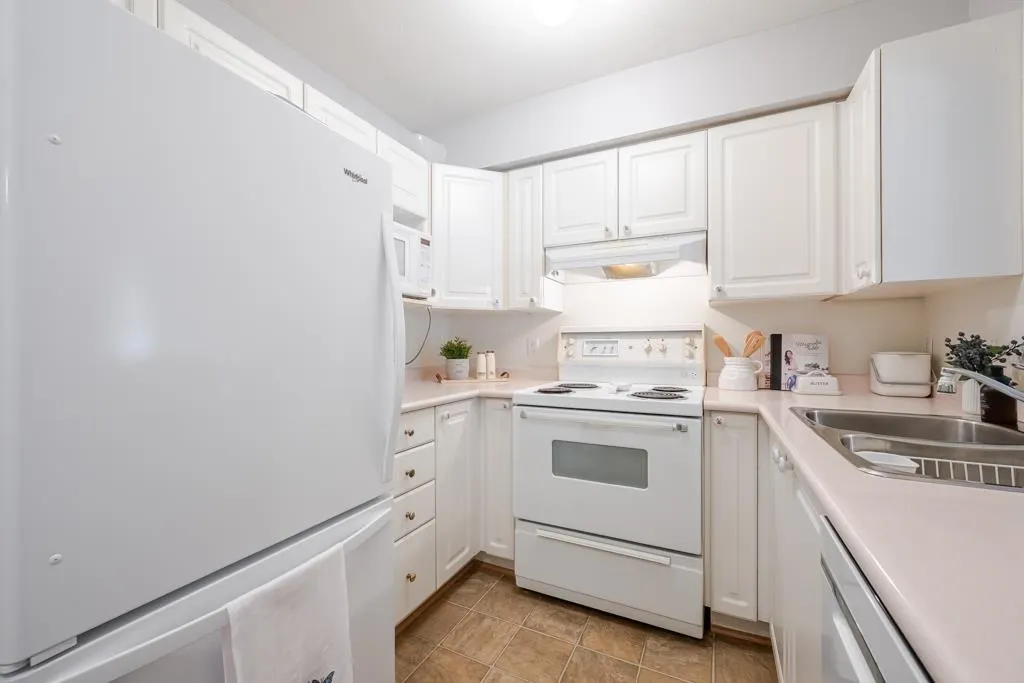 20727 Douglas Crescent #101