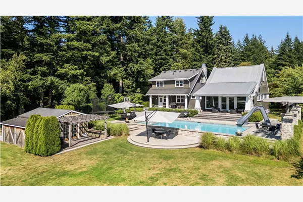 231 Columbia Valley Road