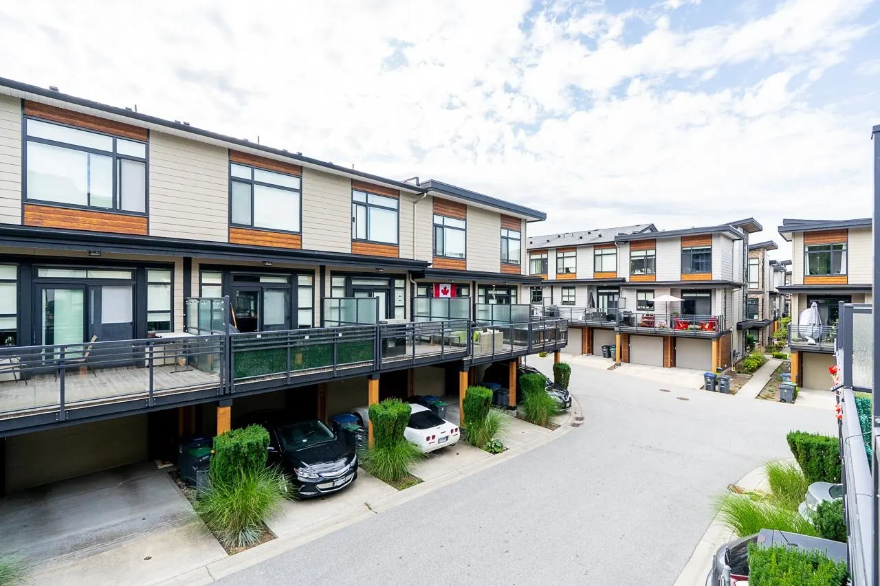 16488 64 Avenue #90