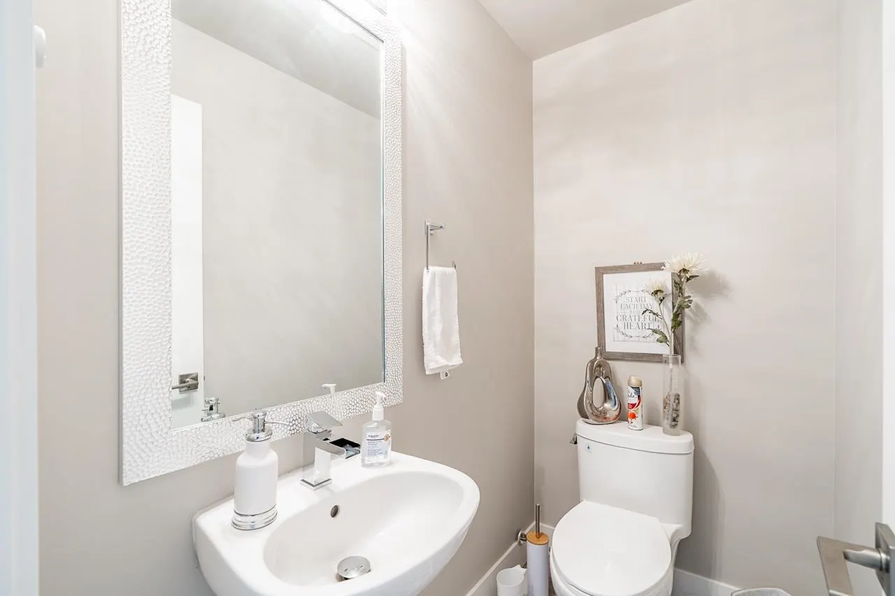 16488 64 Avenue #90