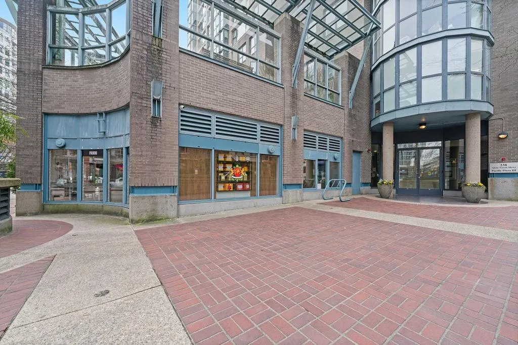 238 Alvin Narod Mews #404