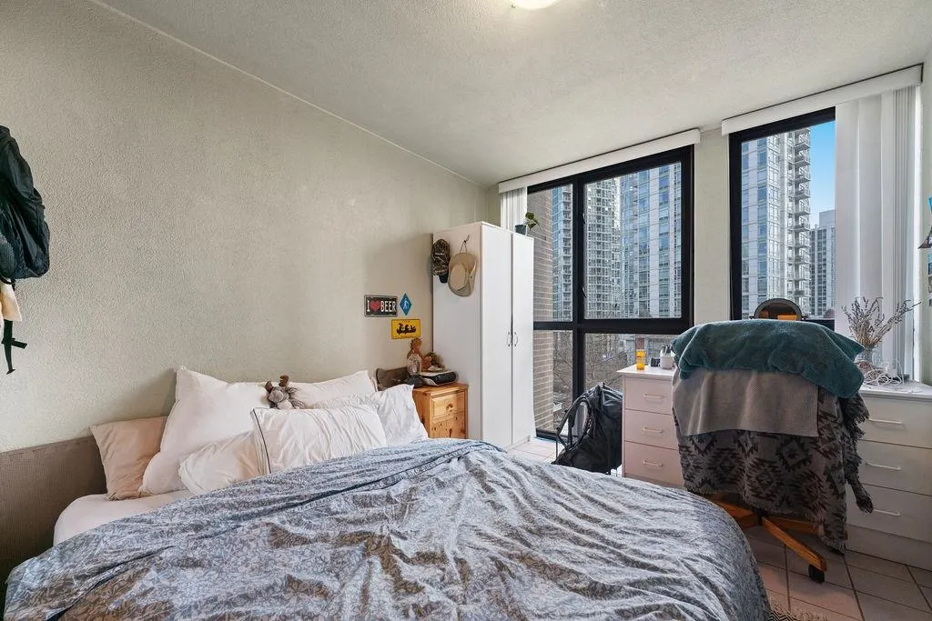 238 Alvin Narod Mews #404