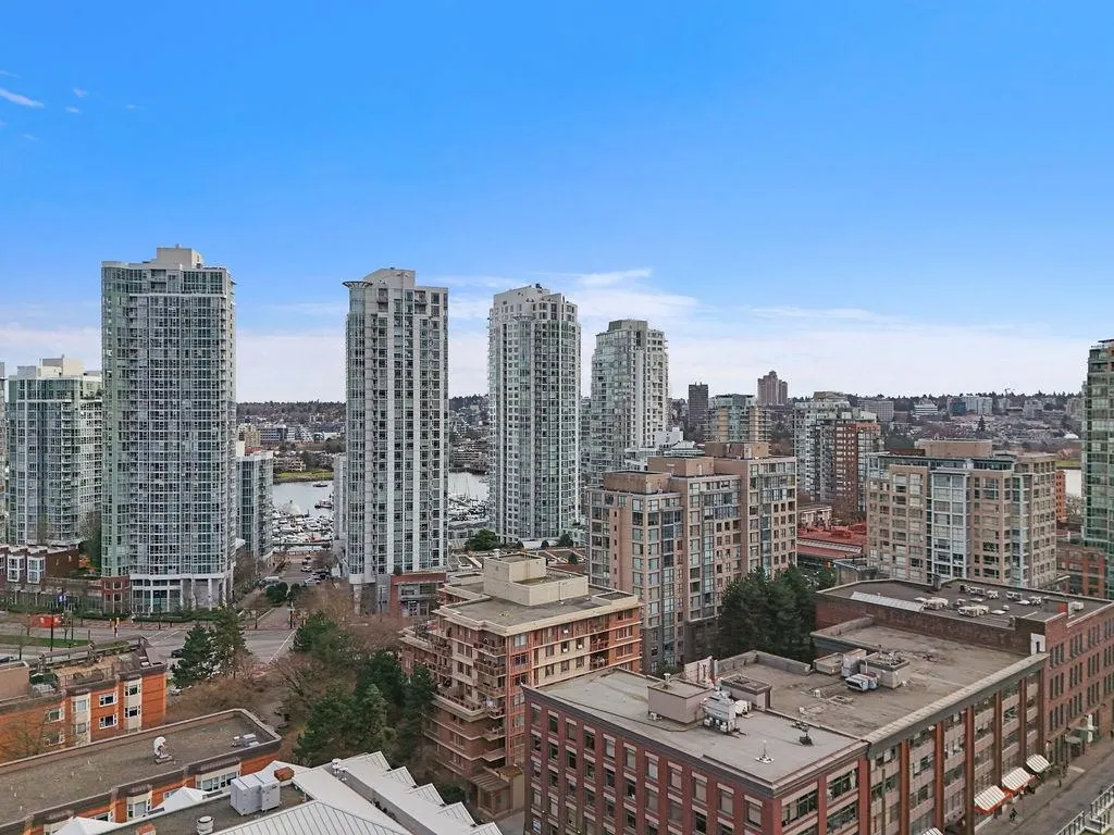 238 Alvin Narod Mews #404