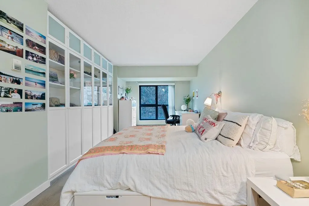 238 Alvin Narod Mews #404