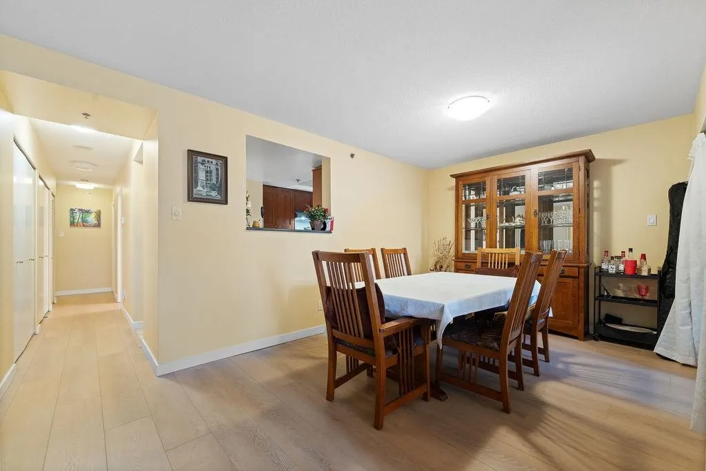238 Alvin Narod Mews #404