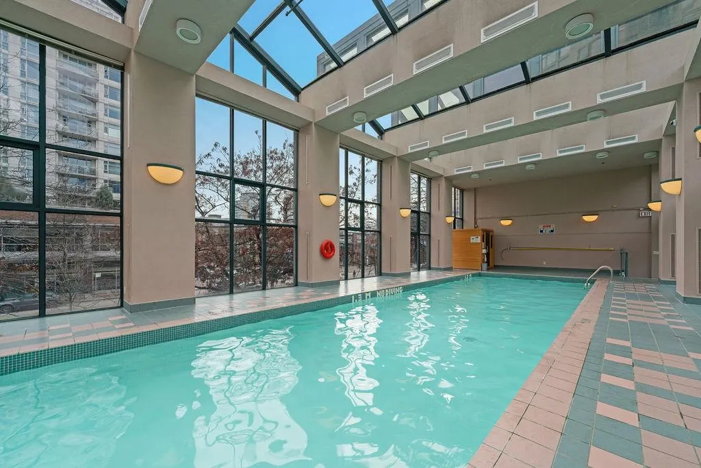 238 Alvin Narod Mews #404