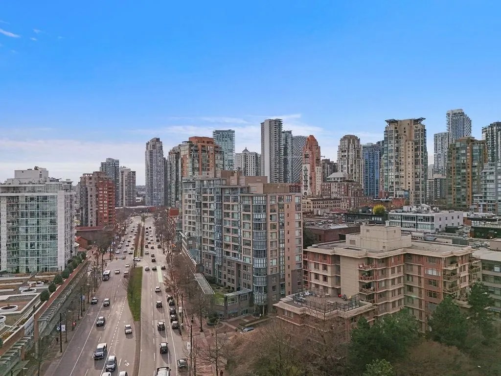 238 Alvin Narod Mews #404