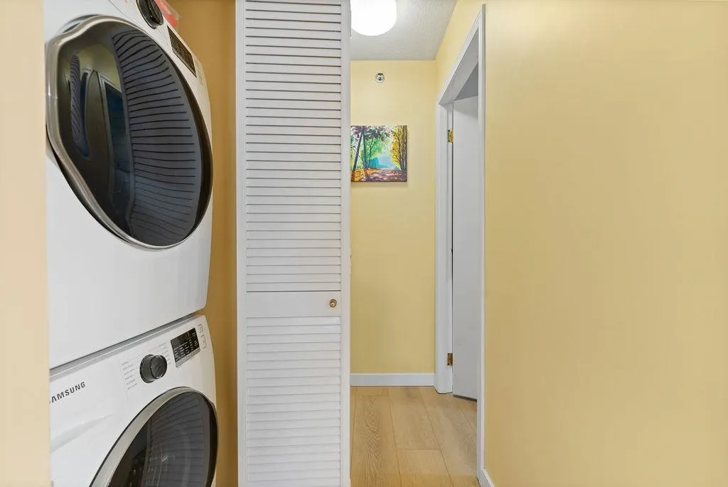 238 Alvin Narod Mews #404