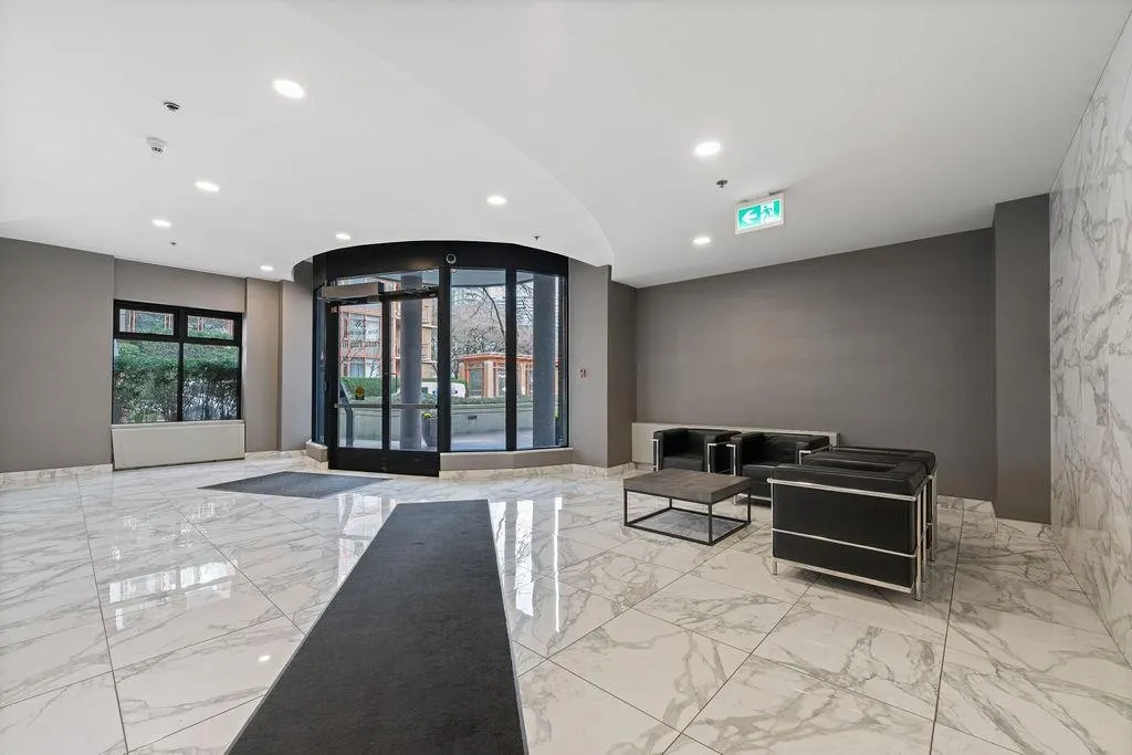 238 Alvin Narod Mews #404