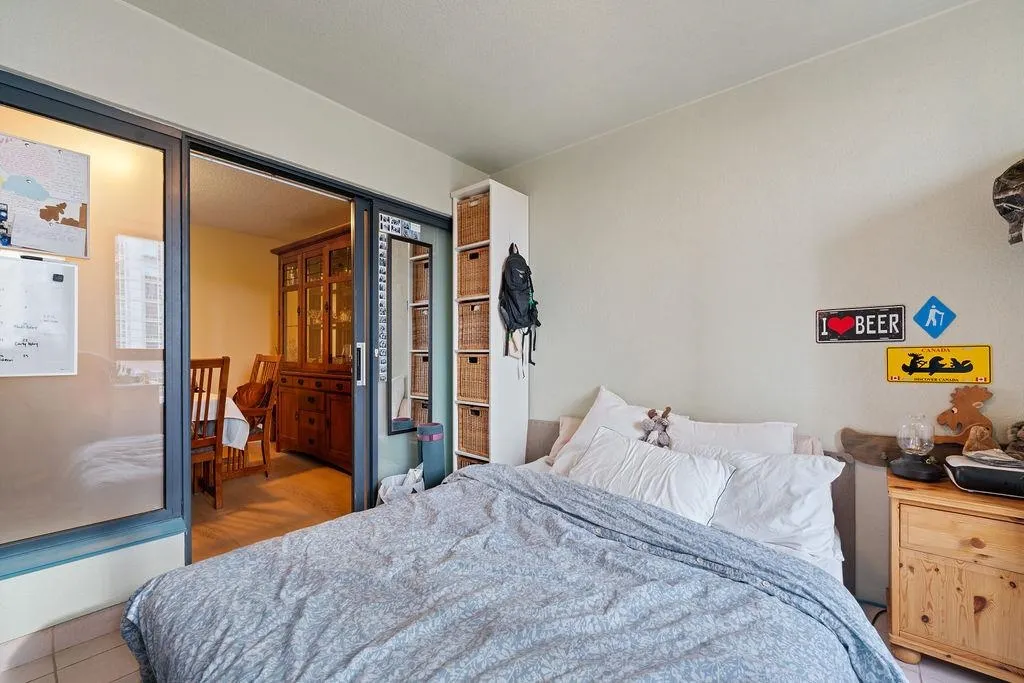 238 Alvin Narod Mews #404