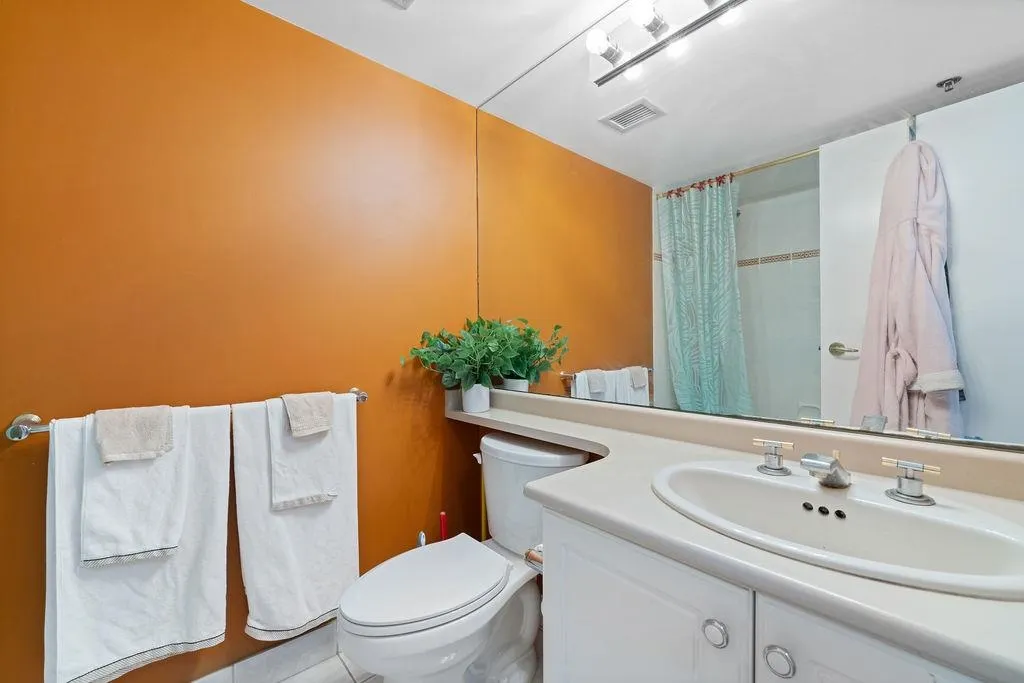 238 Alvin Narod Mews #404