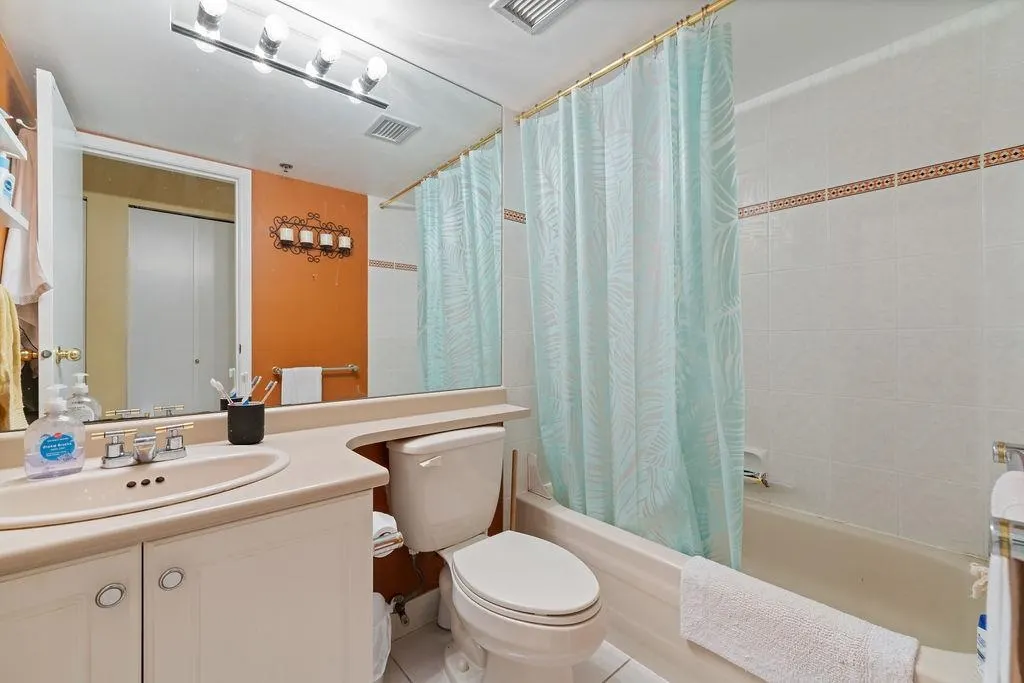 238 Alvin Narod Mews #404