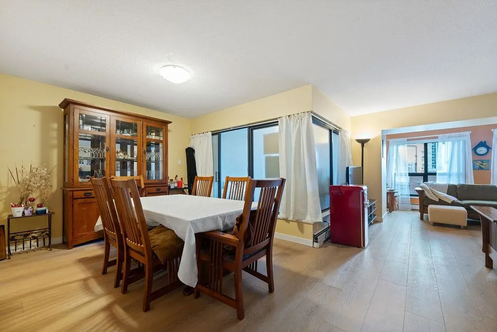 238 Alvin Narod Mews #404