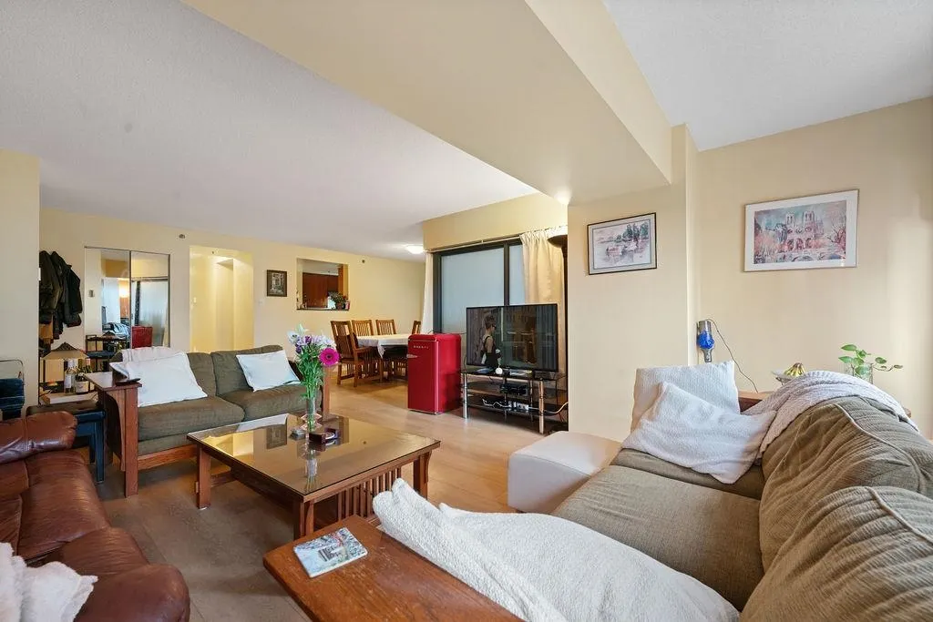 238 Alvin Narod Mews #404