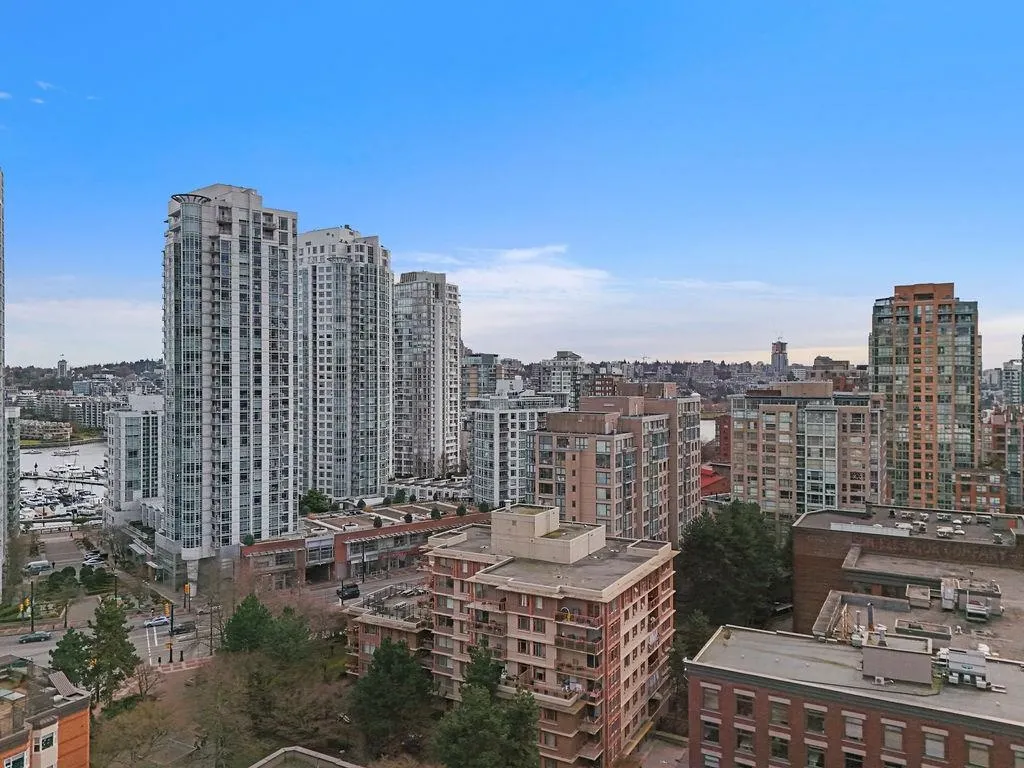 238 Alvin Narod Mews #404