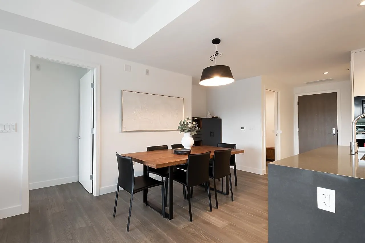 717 W 17th Avenue #201