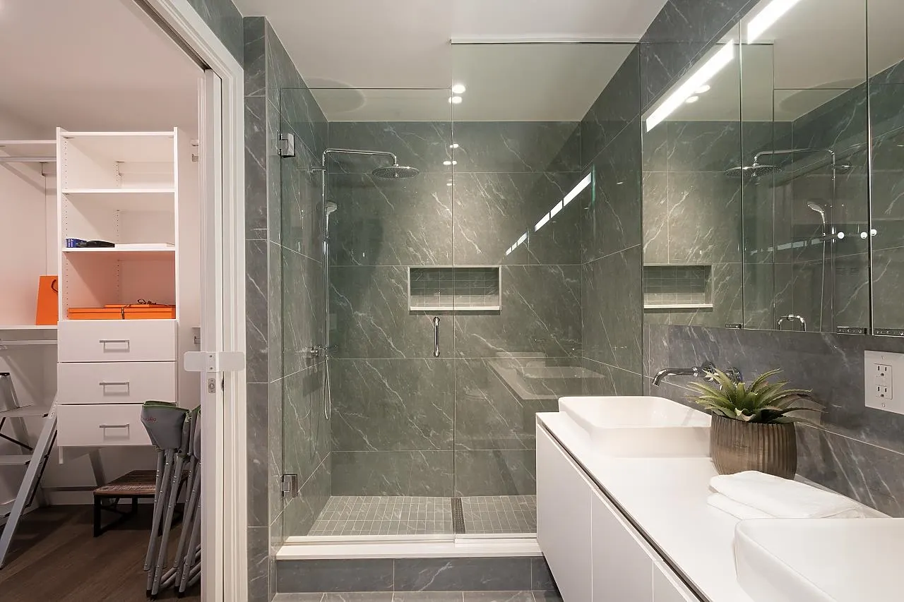 717 W 17th Avenue #201