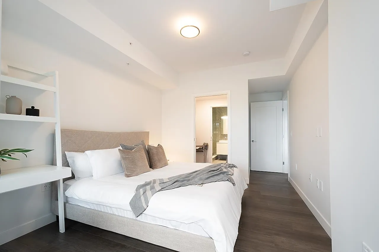 717 W 17th Avenue #201