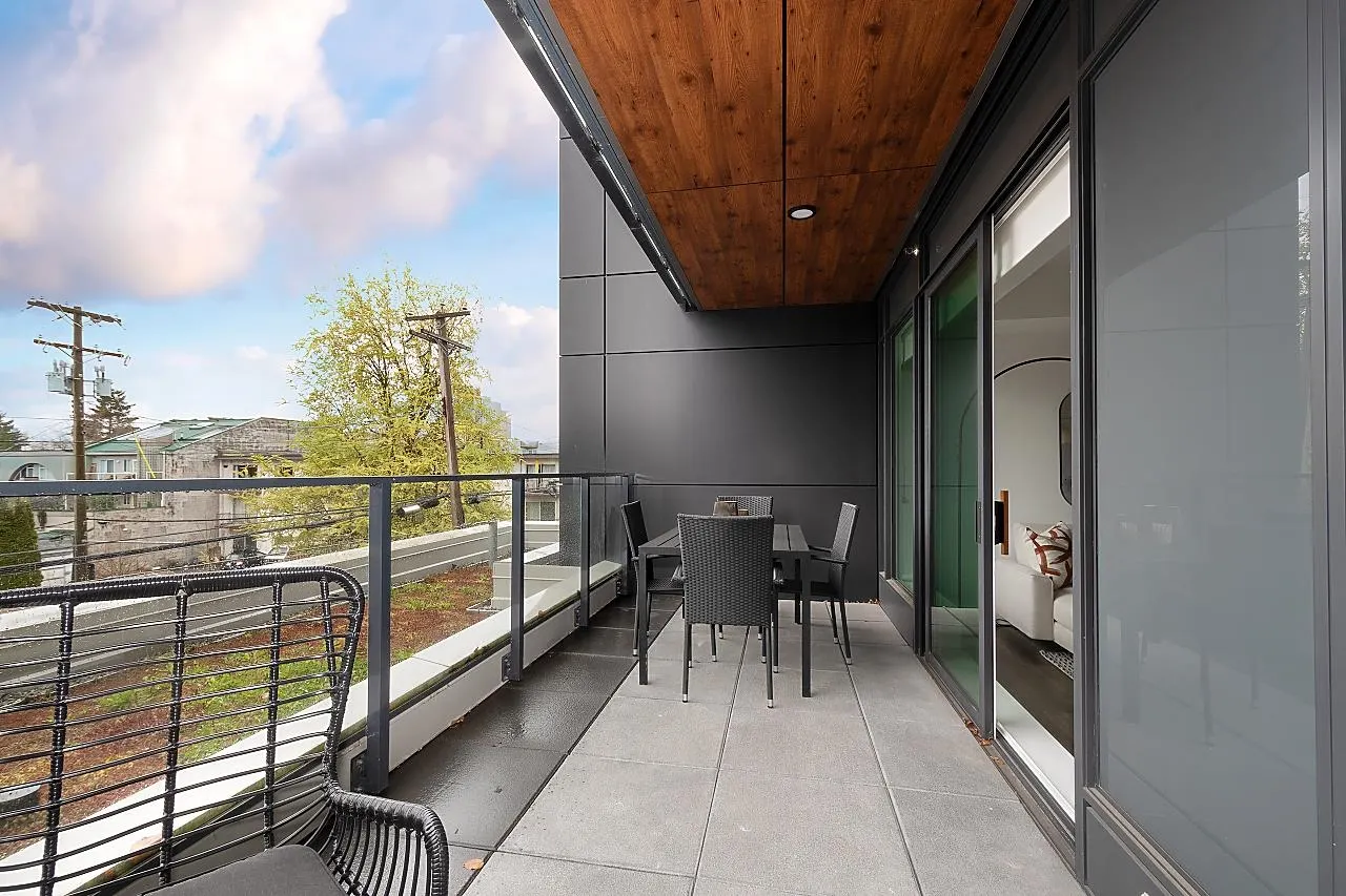 717 W 17th Avenue #201