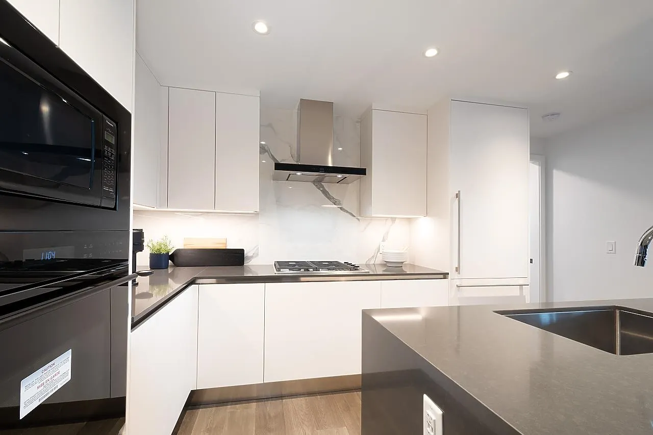717 W 17th Avenue #201
