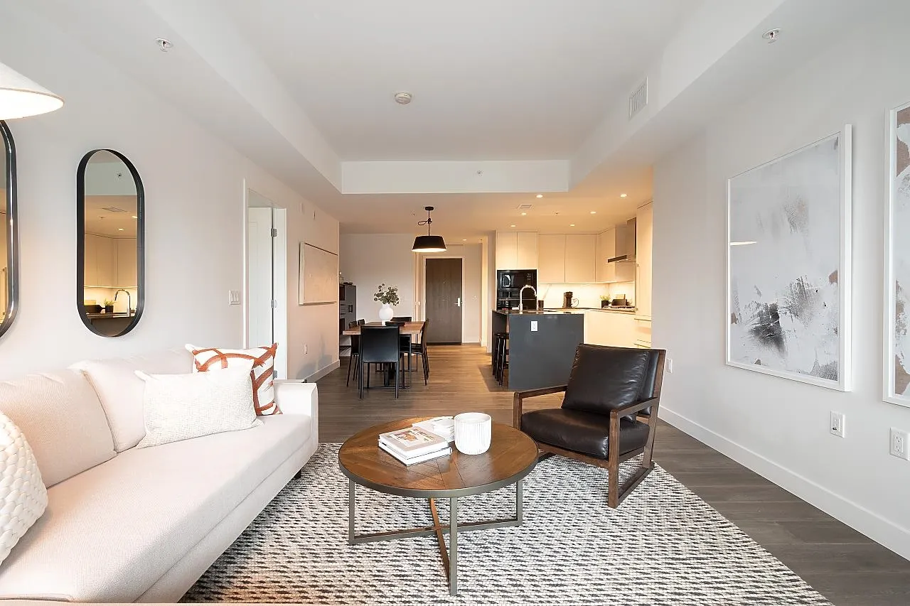 717 W 17th Avenue #201