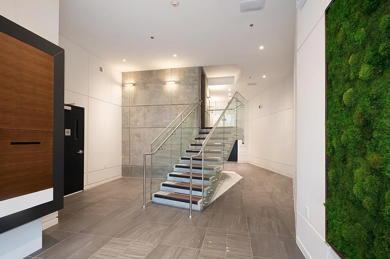 717 W 17th Avenue #201
