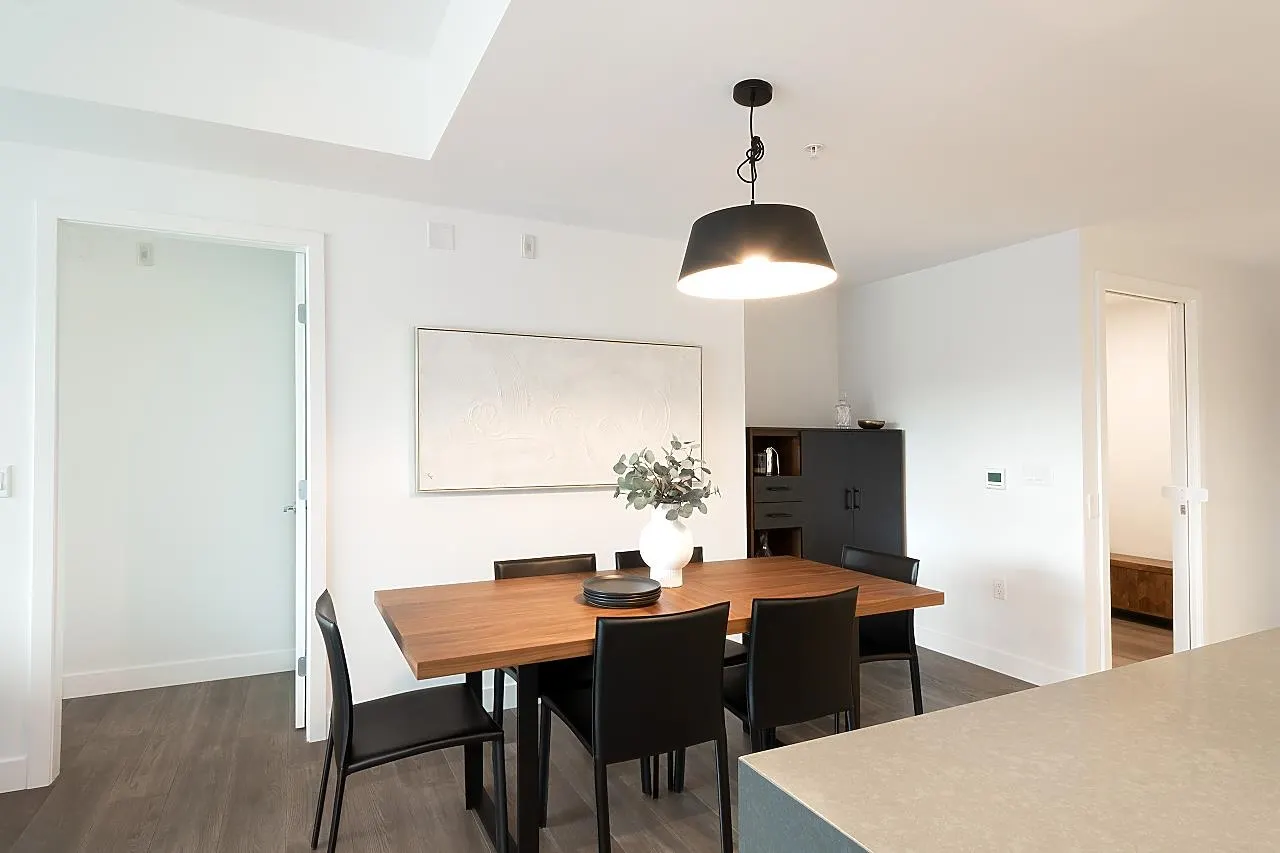 717 W 17th Avenue #201