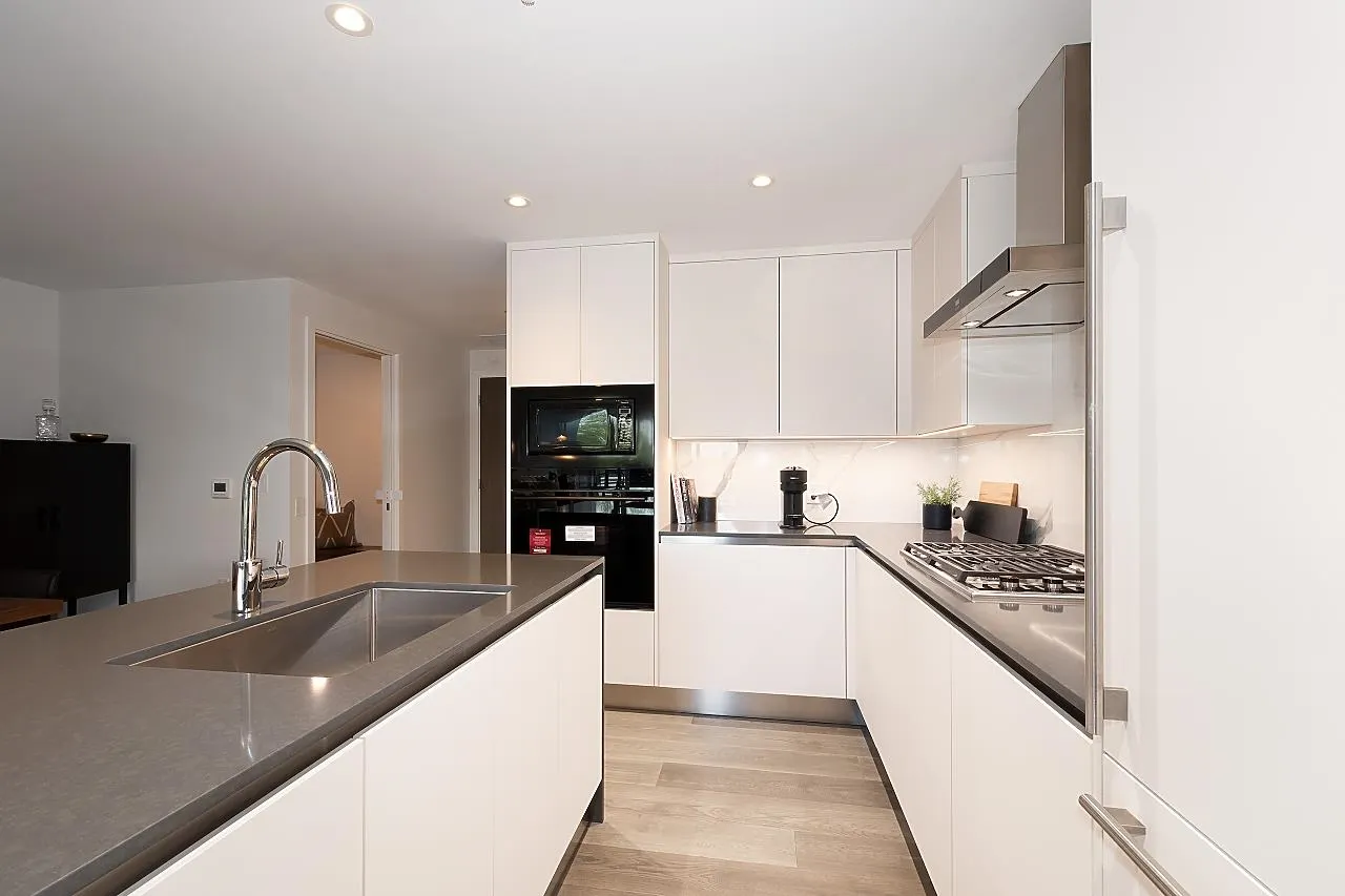 717 W 17th Avenue #201