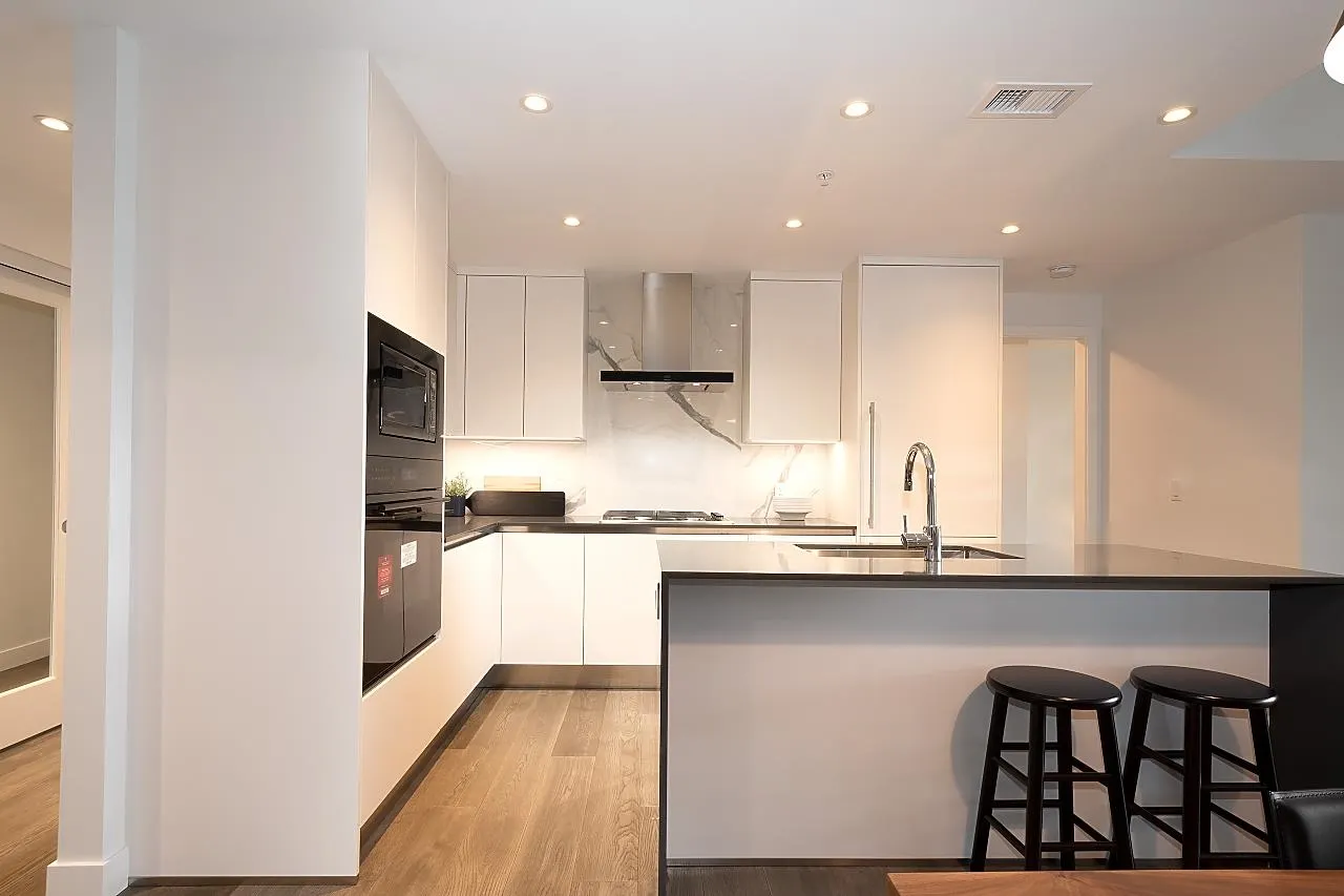 717 W 17th Avenue #201