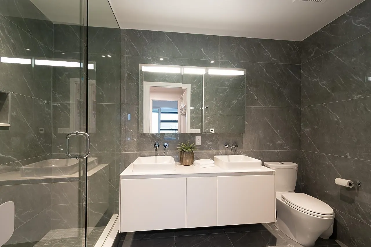 717 W 17th Avenue #201