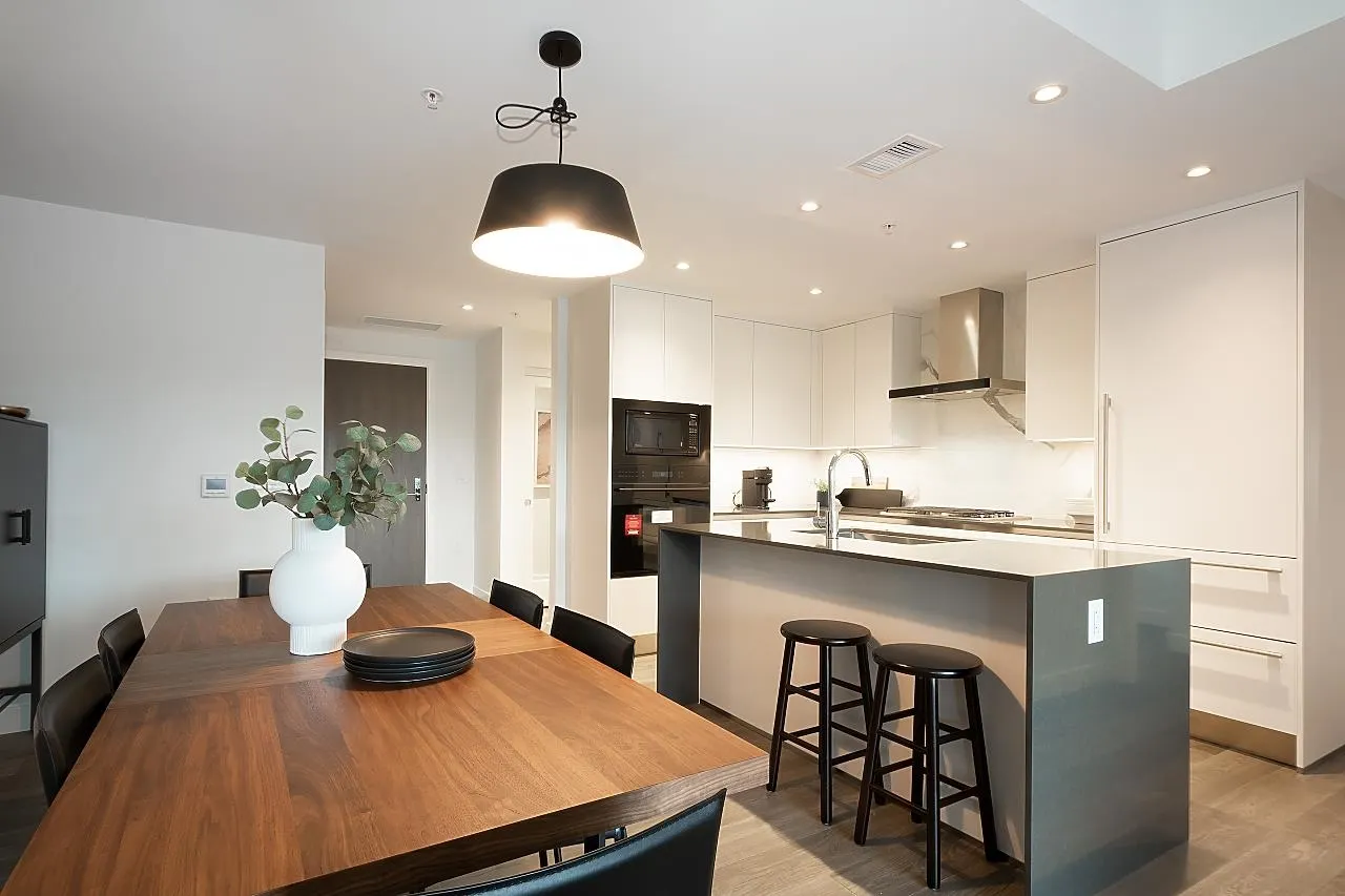 717 W 17th Avenue #201